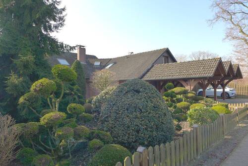 Vorgarten Front - Einfamilienhaus mit 254,00 m&sup2; in Edewecht zum Kaufen