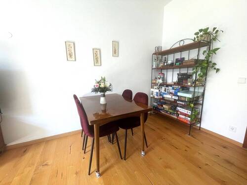 Esstisch im Wohnzimmer - 3 Zimmer Etagenwohnung in Nürnberg