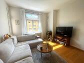 Polsterecke im Wohnzimmer - Etagenwohnung mit 90,10 m&sup2; in Nürnberg zum Kaufen