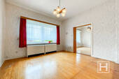 Wohnzimmer mit Blick ins Esszimmer - 4 Zimmer Einfamilienhaus in Tensfeld