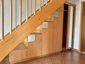 Treppe mit Einbauschrank - 