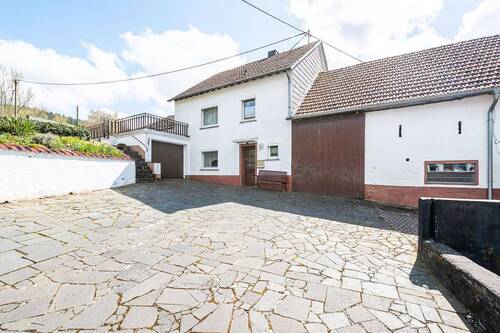 18376 Außenansicht - Einfamilienhaus mit 3 Garagen und Nebengebäude in Rockeskyll
