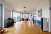 Blick in das Wohnzimmer - 4 Zimmer Etagenwohnung zum Kaufen in Berlin