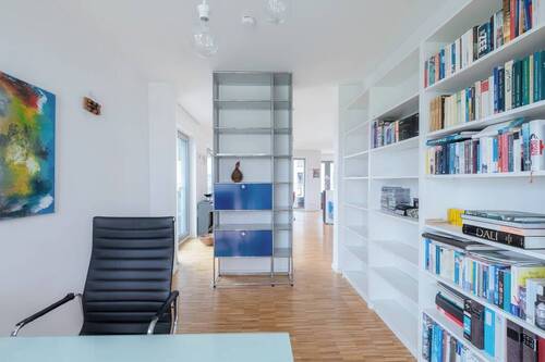 Blick vom Arbeitszimmer ins Wohnzimmer - 