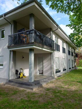 Außenansicht mit Balkon - Nachmieter gesucht - 1.600,00 EUR Kaltmiete, ca.  96,00 m² Wohnfläche