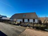 Ansicht von vorn - Einfamilienhaus in ruhiger Lage mit großem Garten und Garage