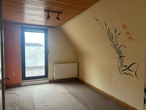 11 Schlafzimmer im DG mit Ausgang zur Dachterrasse.jpg - 