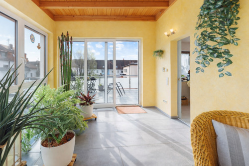 Wintergarten - Modernisiertes Mehrfamilienhaus mit vielseitigem Nutzungspotenzial