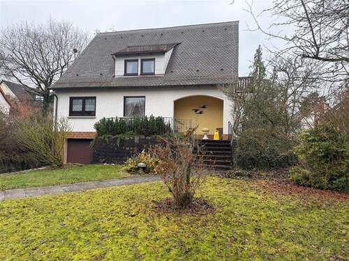 Hausansicht - 6 Zimmer Einfamilienhaus in Lauf a d Pegnitz