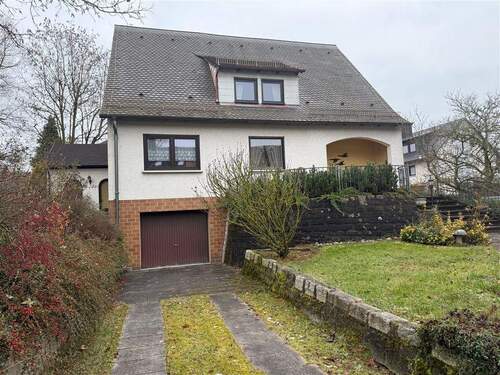 Hausansicht - Einfamilienhaus mit 160,00 m² in Lauf a d Pegnitz zum Kaufen