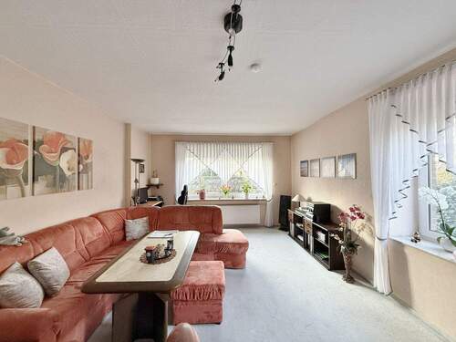 geräumiges Wohnzimmer - 