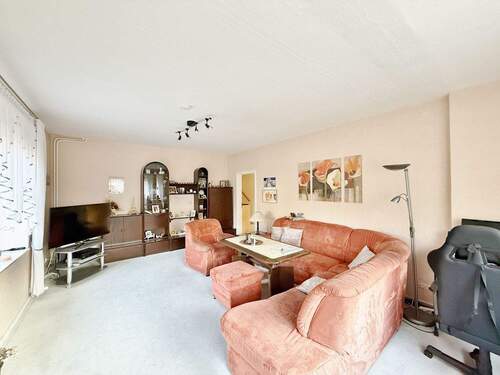 geräumiges Wohnzimmer - 