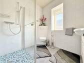modernisiertes Duschbad - 