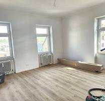 WG geeignete, Renovierte 3-Zi-Altbauwohnung mit Blick auf Festung und Steinburg - Würzburg Zellerau