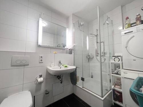 Badezimmer - Etagenwohnung mit 72,70 m&sup2; in Offenbach zum Kaufen