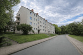 Fassadenansicht - Familienfreundliche Etagenwohnung mit Balkon und Einbauküche in Zeitz Rasberg