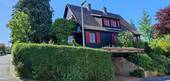 Haus-Strassenansicht.jpg - Charmantes Einfamilien-Holzhaus mit Gartenidylle und Wellness-Oase in Hambach
