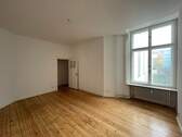 Wohnzimmer (3).JPG - Bezugsfreie 2,5-Zimmer-Altbauwohnung im Güntzelkiez