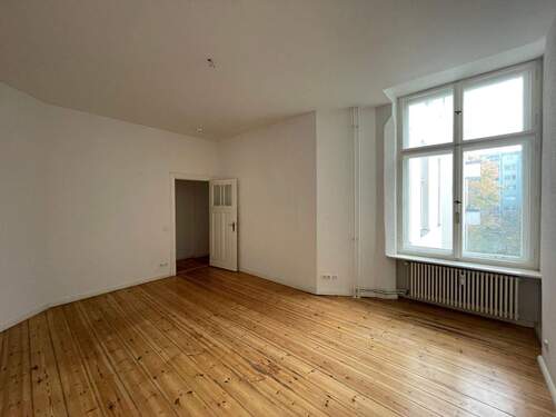 Wohnzimmer (3).JPG - Bezugsfreie 2,5-Zimmer-Altbauwohnung im Güntzelkiez