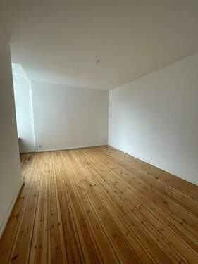 Wohnzimmer.JPG - 2 Zimmer Etagenwohnung zum Kaufen in Berlin