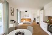 Blick vom Ess-/ Wohnbereich zur Küche und zum Schlafzimmer - Moderne 2-Zimmer-Wohnung mit großer Loggia in Wilmersdorf