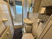 Dusche mit WC - 2 Zimmer Etagenwohnung in Bad Urach