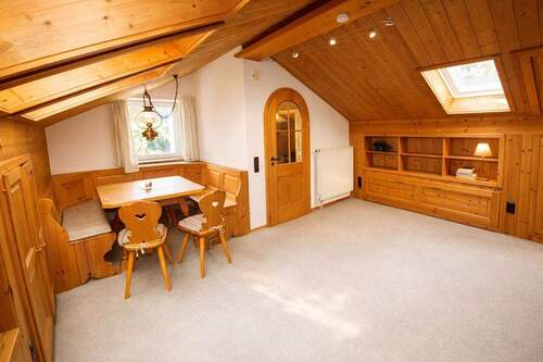 Wohnzimmer - 2 Zimmer Etagenwohnung in Bad Heilbrunn