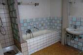 Bad mit Dusche u. Wanne - 