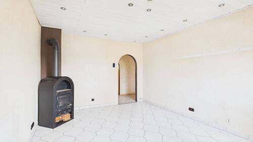 Wohnzimmer + Kamin - 2 Zimmer Etagenwohnung zum Kaufen in Hagen