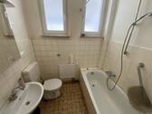 Badezimmer EG rechts - Mehrfamilienhaus, Wohnhaus mit 326,90 m&sup2; in Aachen zum Kaufen