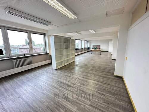 8.jpg - ca. 400,00 m² Büroetage im 3.OG mit eigener Küche und WC