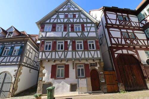 Denkmalgesch. Gebäude - Gemütliches EG-Appartement im denkmalgeschützten Fachwerkhaus mitten in der Bietigheimer Innenstadt!