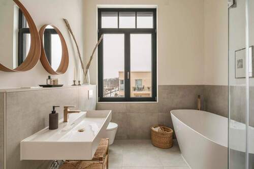 Tageslichtbad mit Wanne - 