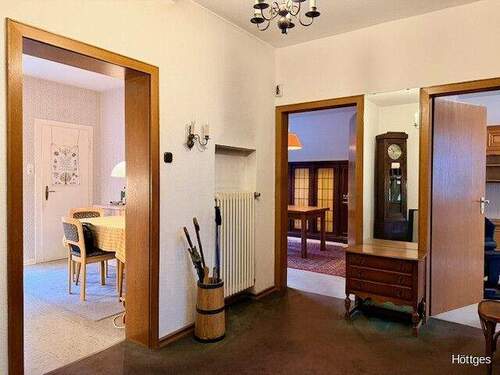 EG - Diele - 7 Zimmer Reihenmittelhaus zum Kaufen in Mönchengladbach