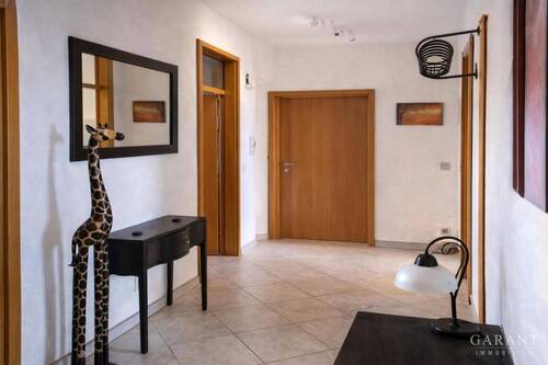 Wohnzimmer OG (2) - Mehrfamilienhaus, Wohnhaus mit 195,00 m&sup2; in Iggingen zum Kaufen