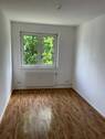 Kinder-/Arbeitszimmer mit PVC-Bodenbelag in Holzoptik - 