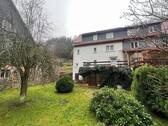 Hausansicht mit Garten - Doppelhaushälfte mit 200,00 m² in Masserberg zum Kaufen