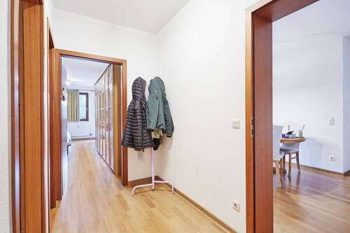 Flur - 4 Zimmer Etagenwohnung in Düsseldorf