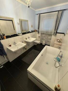 39 Bad EG mit Wanne - 