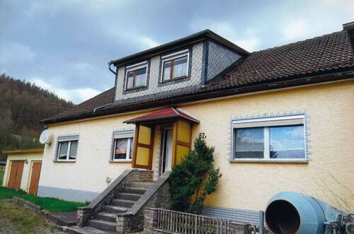 Hausansicht - Titelfoto - EFH(DHH) in 96528 Frankenblick,OT Grümpen