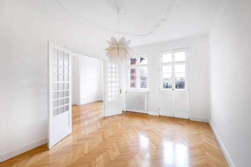 Zimmer - Jugendstiljuwel mit Seeblick in denkmalgeschütztem Gebäude mit ausbaufähigem Dachgeschossrohling