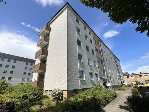 Außenansicht - Frisch renovierte 2 Zimmer-Wohnung mit Loggia in zentraler Lage