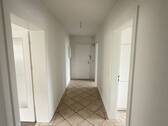 Flur - Etagenwohnung mit 63,10 m&sup2; in Uetersen zur Miete