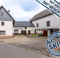 Eifel-Bauernhaus mit großer Scheune und Nebengebäuden in Blankenheim-Hüngersdorf