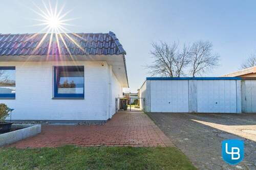 Bungalow mit Doppelgarage - 