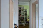 OG Flur mit Blick zur Leseecke - 