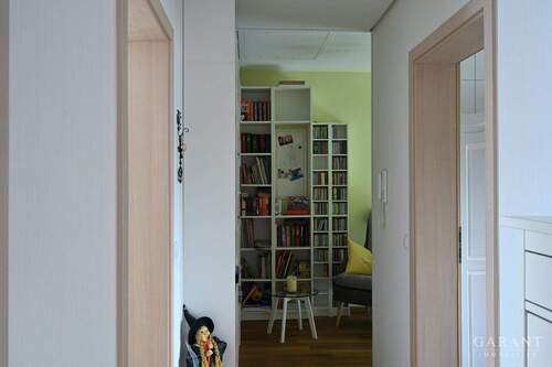 OG Flur mit Blick zur Leseecke - 