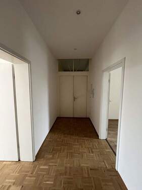 Flur - Etagenwohnung mit 59,30 m&sup2; in Chemnitz zur Miete