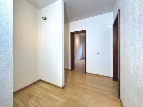 Eingangsbereich mit Garderobenmöglichkeit - 