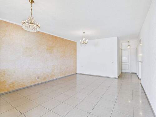 Wohnzimmer - 3 Zimmer Etagenwohnung in Freiberg am Neckar